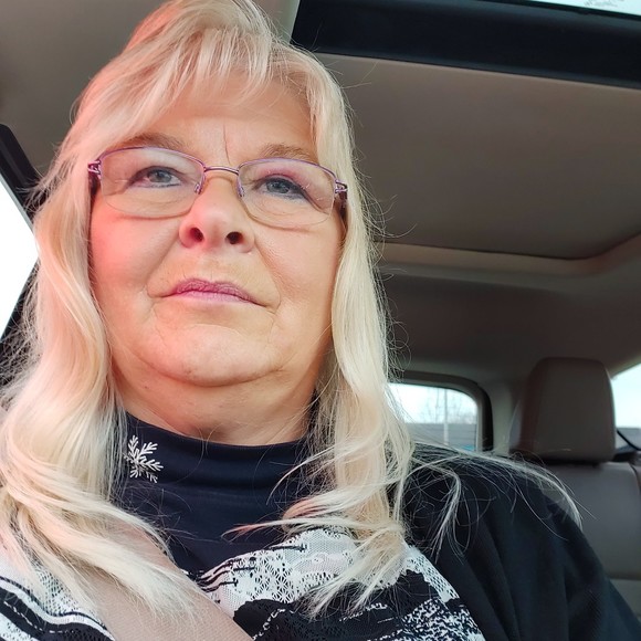 Meet your Posher, Faye - Picture 1 of 1